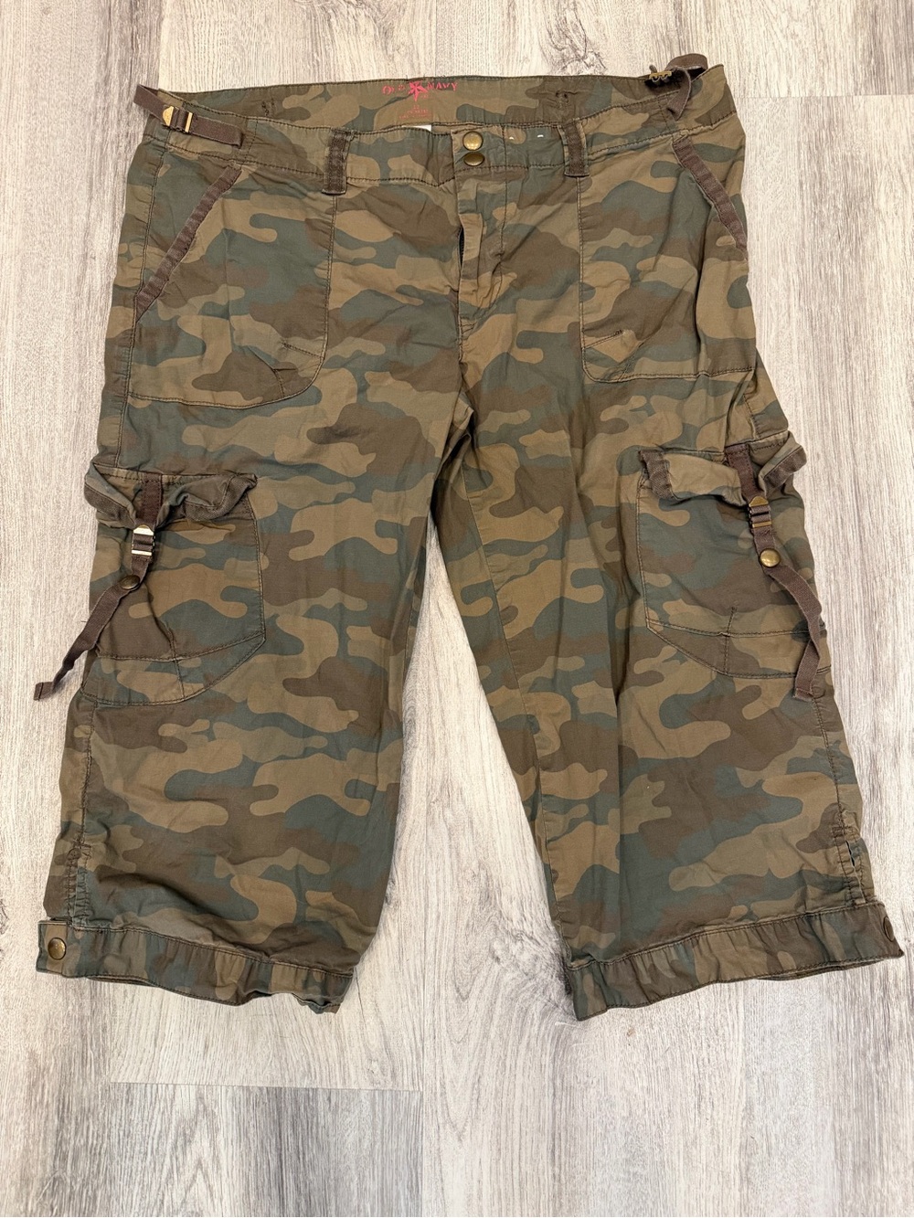 Old Navy Size 12 Low Rise Camo Cargo Capri Pants Y2K